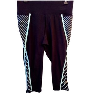 Lane Bryant LIVI Black Mint Green Capri Bleeker Leggings Size 18/20